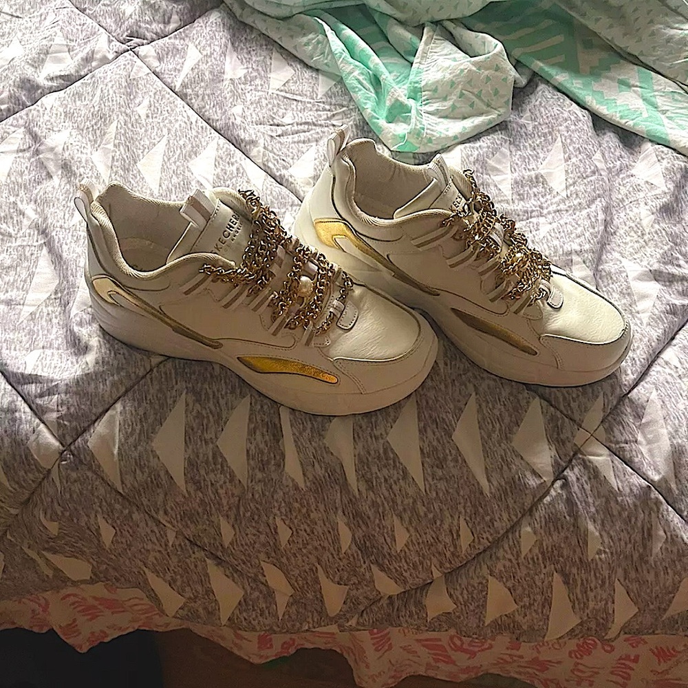 NWOTS Rare Skechers Gold Bling womens.    Limited Edition Los Angeles